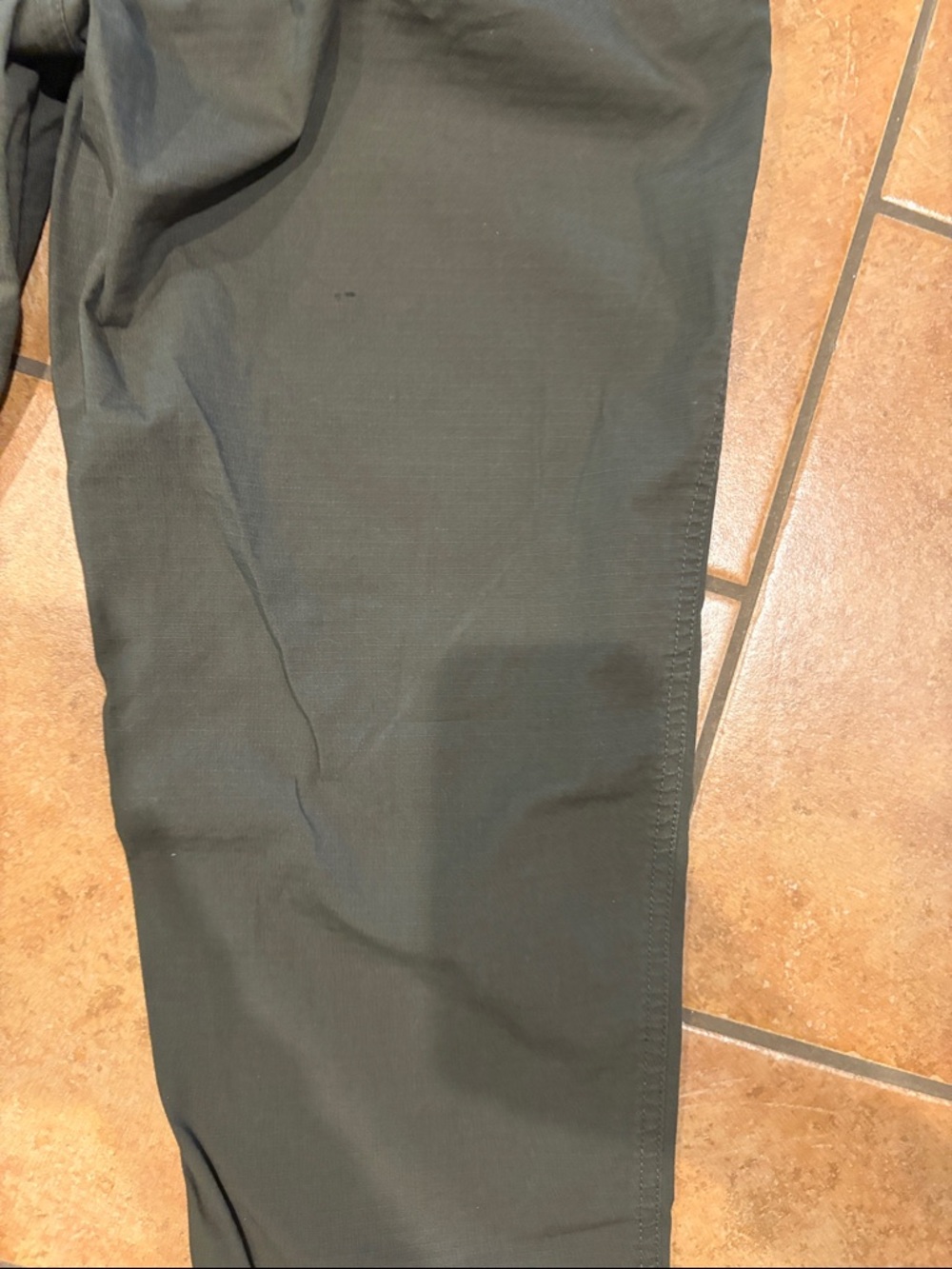 Vuori Olive Cropped Drawstring Pants - Picture 12 of 14
